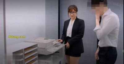 边摸边吃奶-TC中字视频在线播放